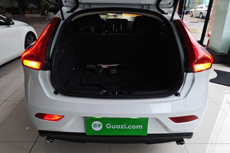 Used Volvo V40 2018 T3 Zhiya Edition Trunk