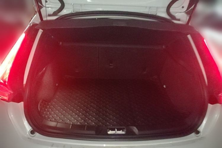 Used Volvo V40 2018 T3 Zhiya Edition Trunk