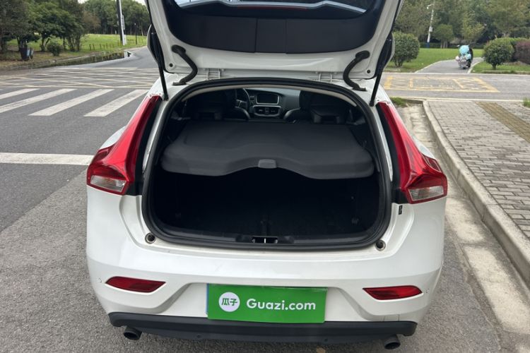 Used Volvo V40 2018 T3 Zhiyi Edition Trunk