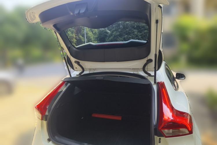 Used Volvo V40 2018 T3 Zhiyi Edition Trunk