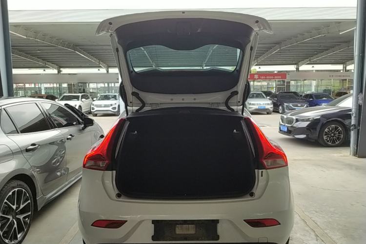 Used Volvo V40 2018 T3 Zhiya Edition Trunk