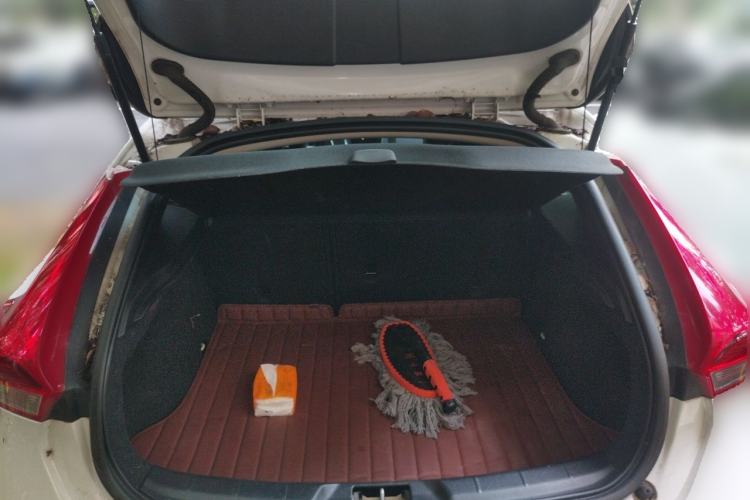 Used Volvo V40 2018 T3 Zhiyi Edition Trunk