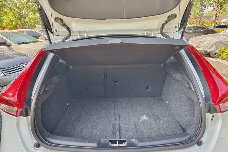 Used Volvo V40 2018 T3 Zhiya Edition Trunk