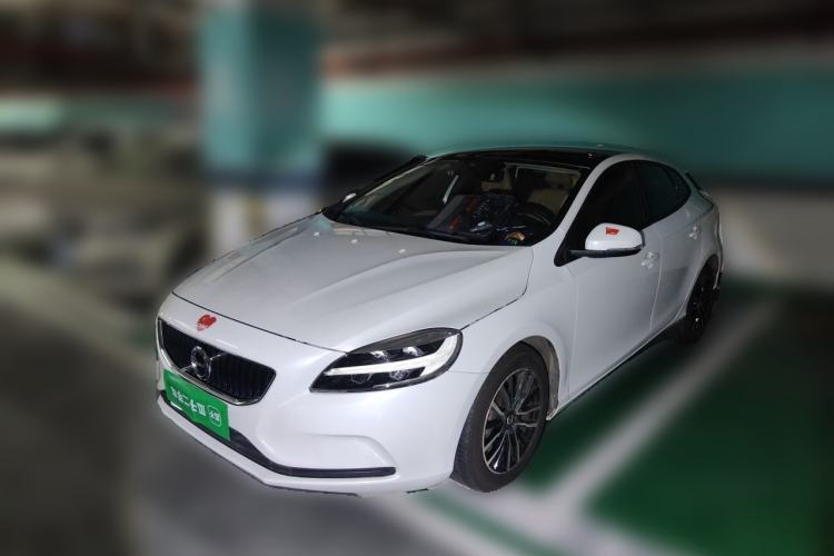Used Volvo V40 2018 T3 Zhiyi Edition Guazi used car, China used car export, Used car for sale, Used  cars, Cheapest cars for sale