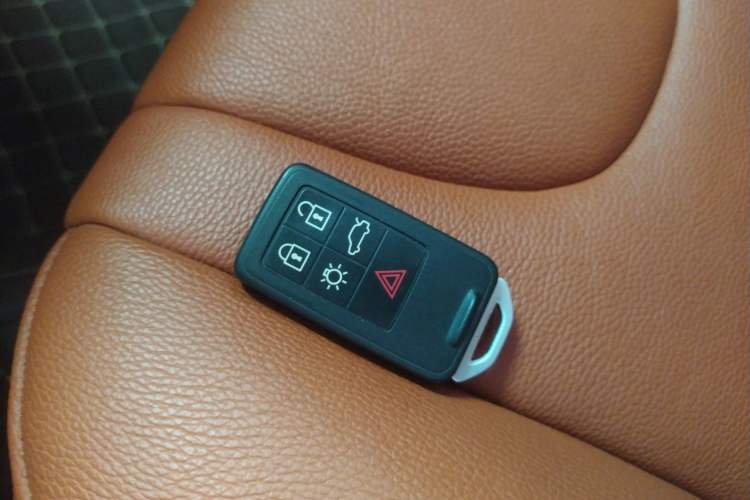 Used Volvo V40 2018 T3 Smart Edition Vehicle Key