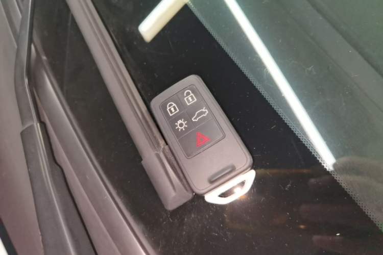 Used Volvo V40 2018 T3 Zhiyi Edition Vehicle Key