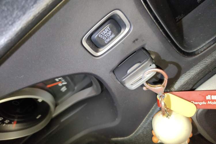Used Volvo V40 2018 T3 Smart Edition Vehicle Key