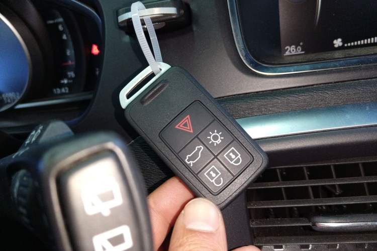 Used Volvo V40 2018 T3 Zhiyi Edition Vehicle Key