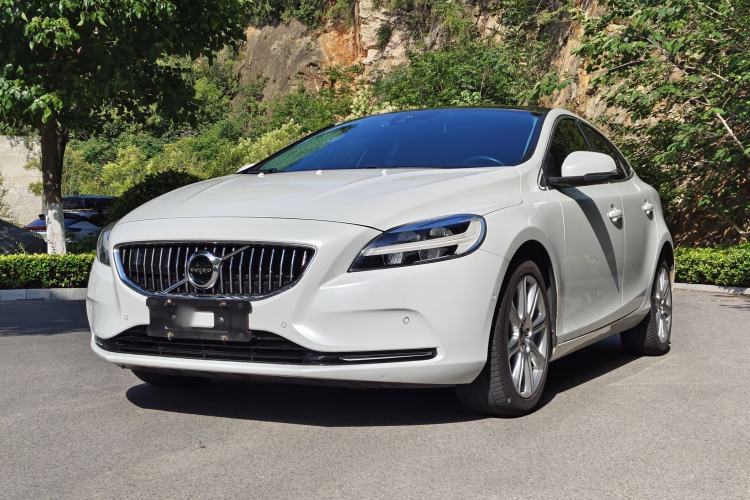 Used Volvo V40 2018 T3 Zhiya Edition Guazi used car, China used car export, Used car for sale, Used  cars, Cheapest cars for sale