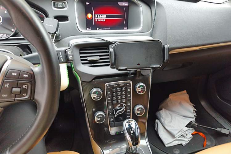 Used Volvo V40 2019 T3 Zhiyi Edition Audio And AC Panel