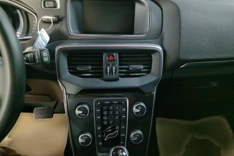 Used Volvo V40 2019 T3 Zhiyi Edition Audio And AC Panel