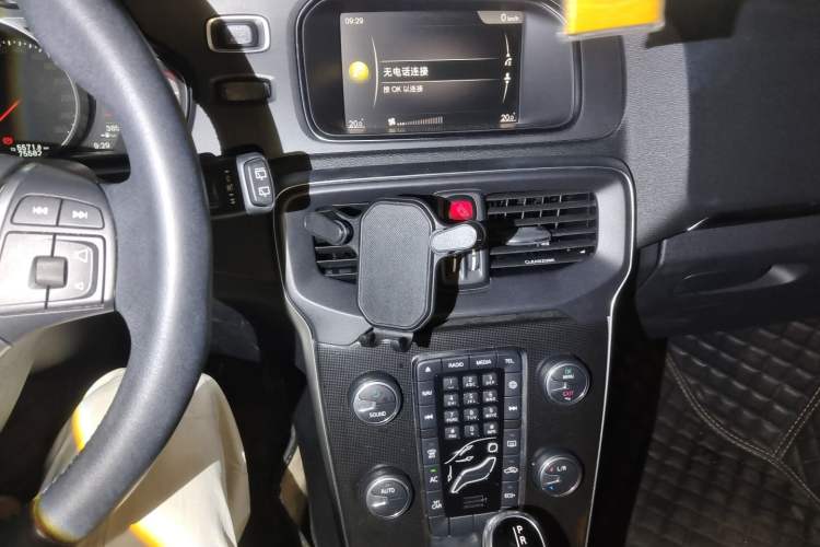 Used Volvo V40 2019 T3 Zhiyi Edition Audio And AC Panel