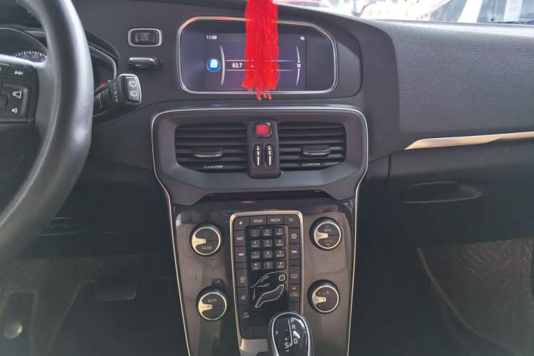 Used Volvo V40 2019 T3 Zhiyi Edition Audio And AC Panel