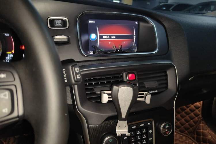 Used Volvo V40 2019 T3 Zhiyi Edition Audio And AC Panel