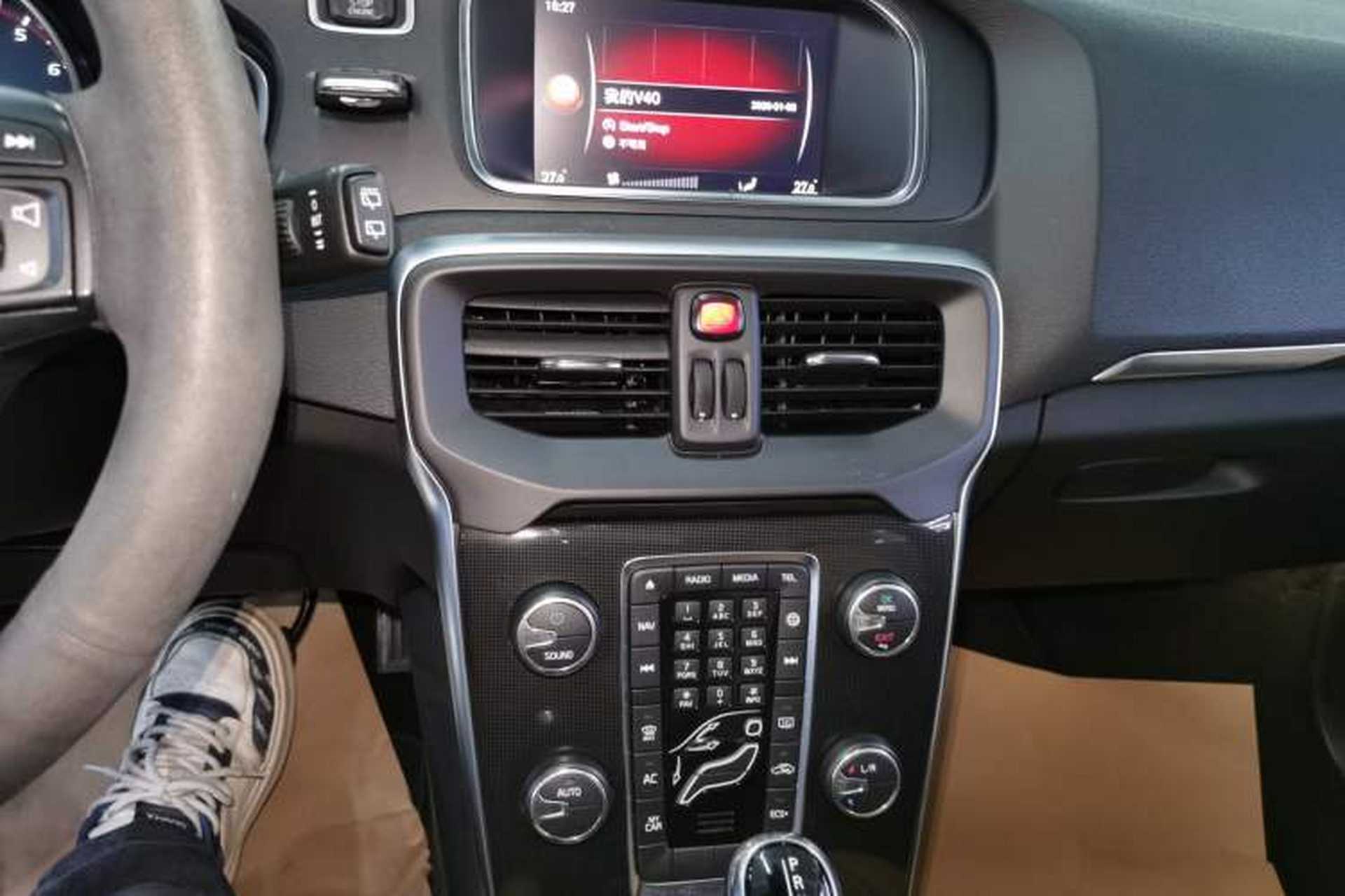 Used Volvo V40 2019 T3 Zhiyi Edition Audio And AC Panel