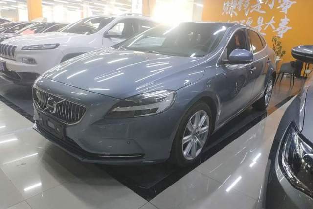 Used Volvo V40 2019 T3 Smart Luxury Edition