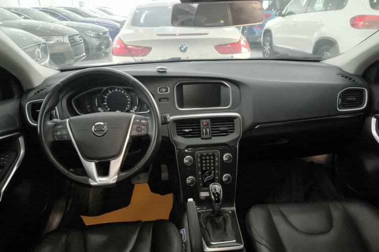 Used Volvo V40 2019 T3 Zhiyi Edition Center Console