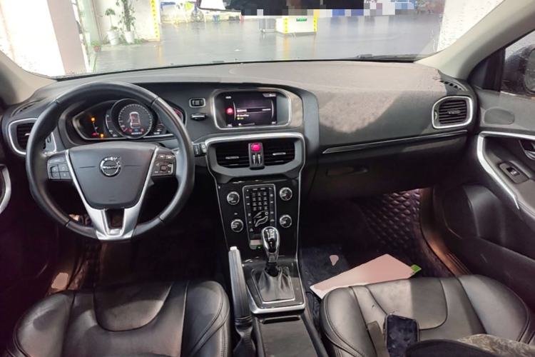 Used Volvo V40 2019 T3 Zhiyi Edition Center Console