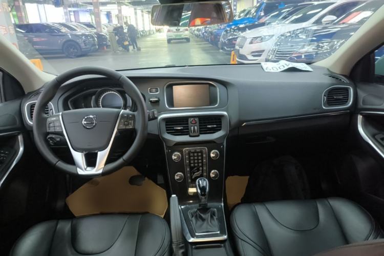 Used Volvo V40 2019 T3 Zhiyi Edition Center Console