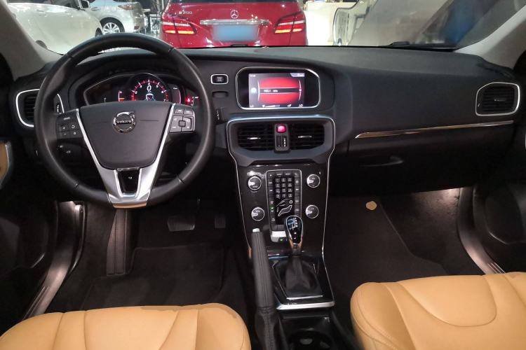 Used Volvo V40 2019 T3 Zhiyi Edition Center Console