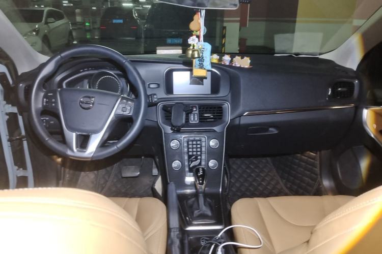 Used Volvo V40 2019 T3 Zhiyi Edition Center Console