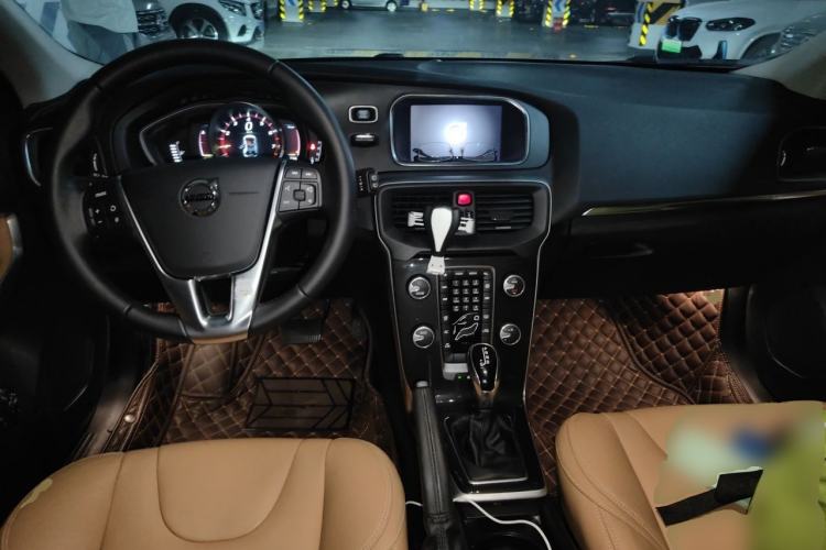 Used Volvo V40 2019 T3 Zhiyi Edition Center Console