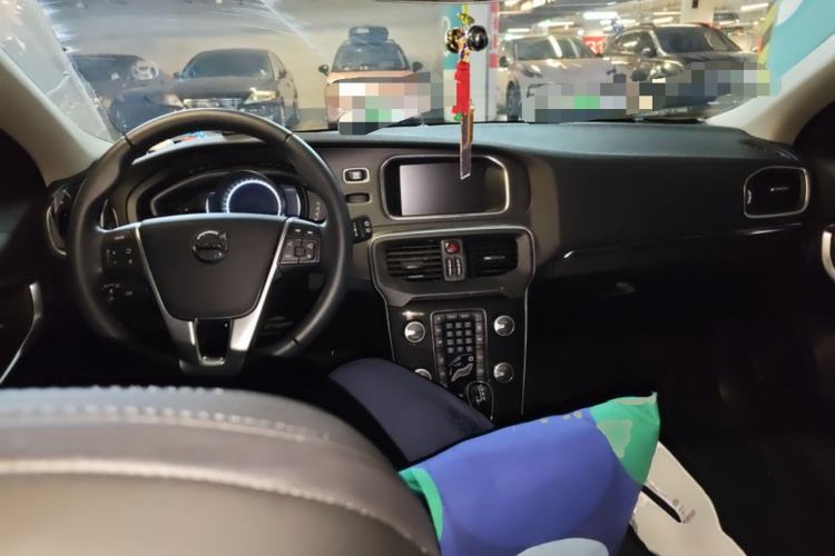Used Volvo V40 2019 T3 Zhiyi Edition Center Console