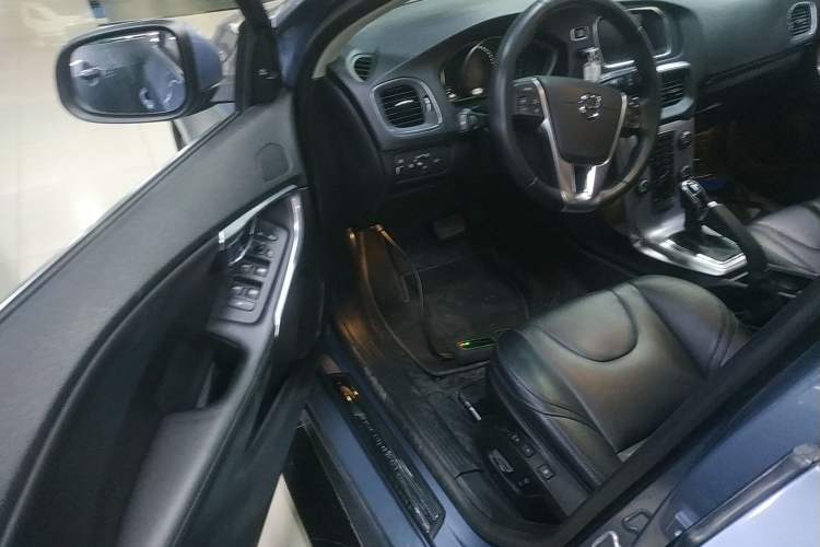 Used Volvo V40 2019 T3 Smart Luxury Edition Driver Seat