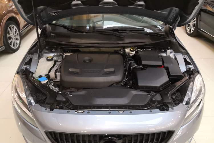 Used Volvo V40 2019 T3 Zhiyi Edition Engine Bay