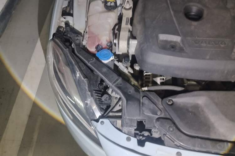 Used Volvo V40 2019 T3 Zhiyi Edition Engine Bay Right