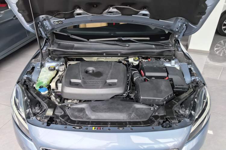 Used Volvo V40 2019 T3 Zhiyi Edition Engine Bay