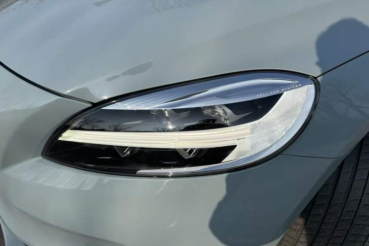 Used Volvo V40 2019 T3 Zhiyi Edition Exterior 11