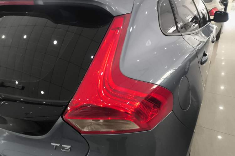 Used Volvo V40 2019 T3 Zhiyi Edition Exterior 2
