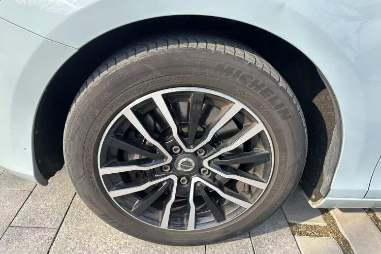 Used Volvo V40 2019 T3 Zhiyi Edition Exterior 9