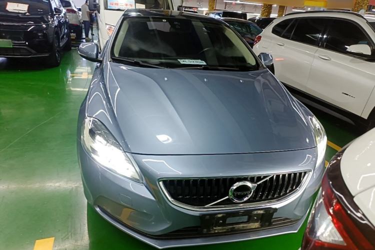 Used Volvo V40 2019 T3 Zhiyi Edition Front