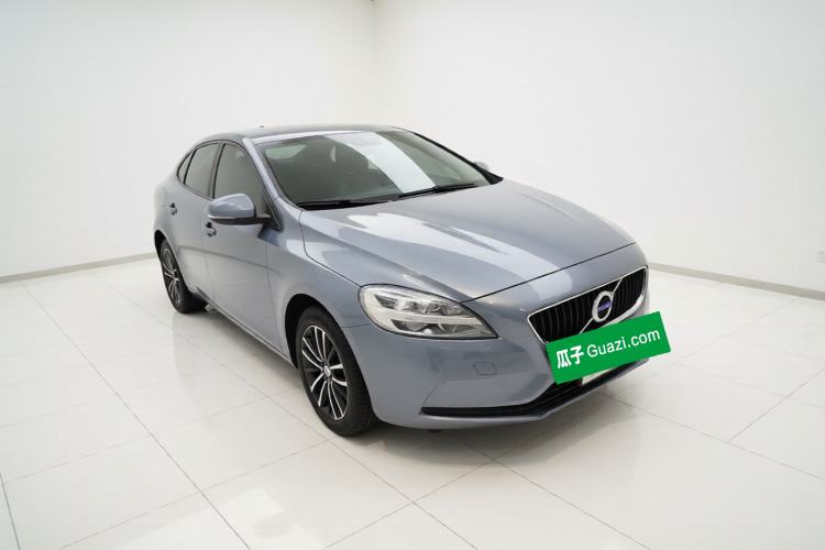 Used Volvo V40 2019 T3 Zhiyi Edition Front Right 45 Deg