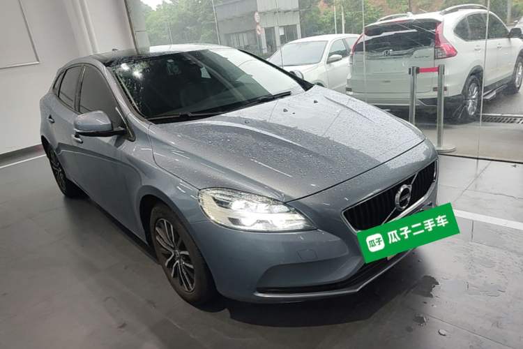 Used Volvo V40 2019 T3 Zhiyi Edition Front Right 45 Deg