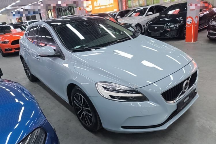 Used Volvo V40 2019 T3 Zhiyi Edition Front Right 45 Deg