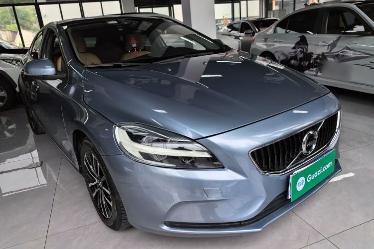 Used Volvo V40 2019 T3 Zhiyi Edition Front Right 45 Deg