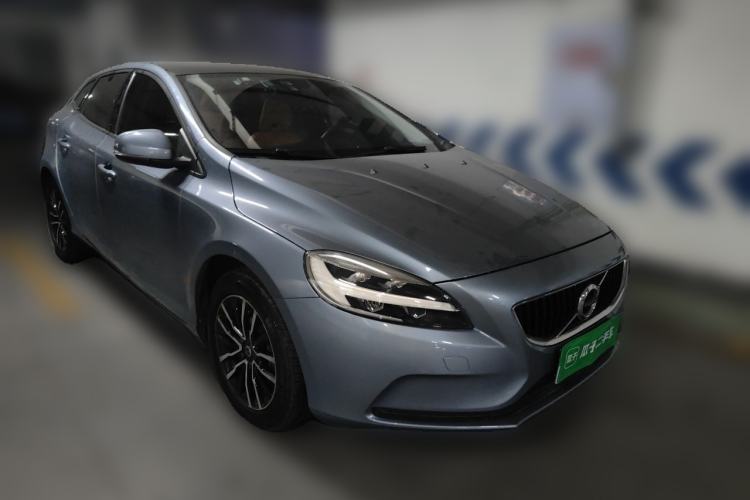 Used Volvo V40 2019 T3 Zhiyi Edition Front Right 45 Deg