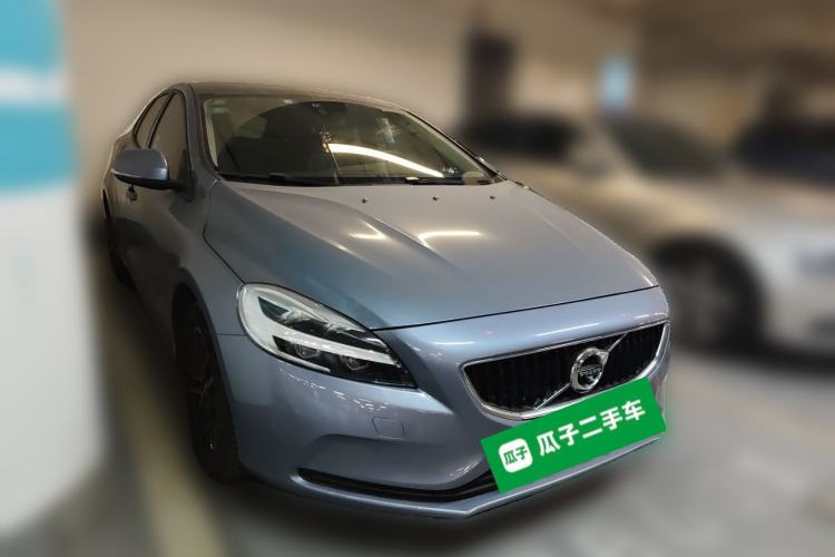 Used Volvo V40 2019 T3 Zhiyi Edition Front Right 45 Deg