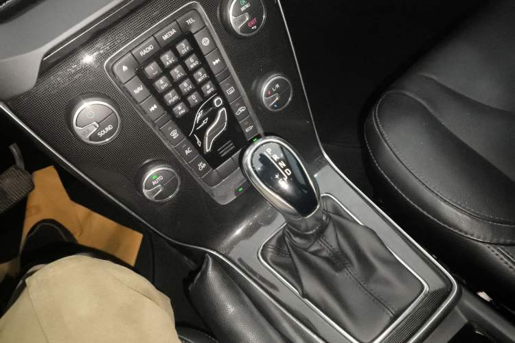 Used Volvo V40 2019 T3 Zhiyi Edition Gear Lever