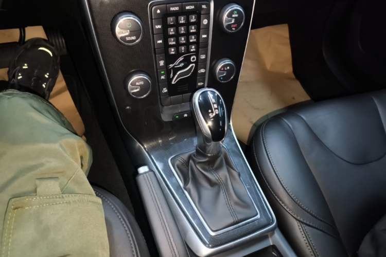 Used Volvo V40 2019 T3 Zhiyi Edition Gear Lever