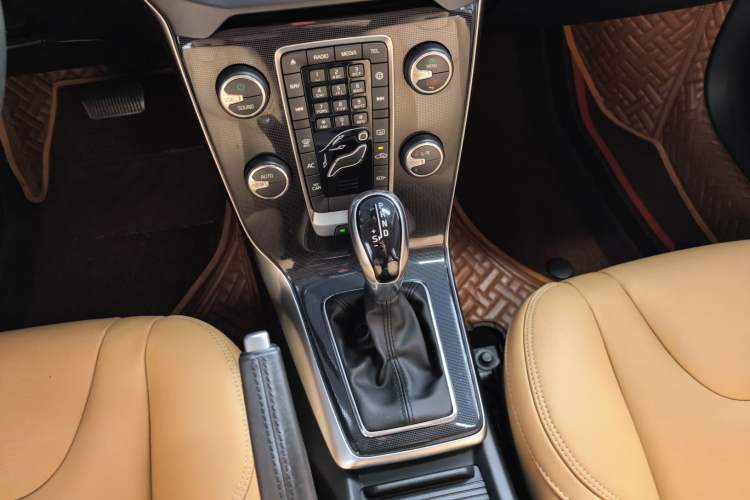 Used Volvo V40 2019 T3 Zhiyi Edition Gear Lever
