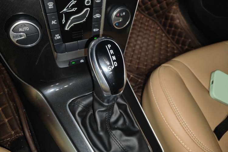 Used Volvo V40 2019 T3 Zhiyi Edition Gear Lever