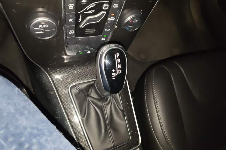 Used Volvo V40 2019 T3 Zhiyi Edition Gear Lever