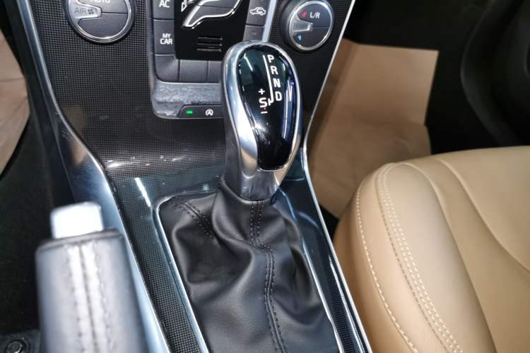 Used Volvo V40 2019 T3 Zhiyi Edition Gear Lever