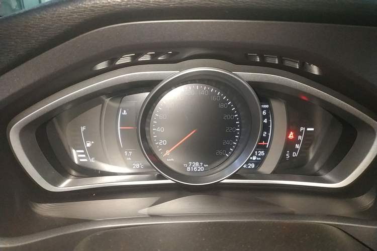 Used Volvo V40 2019 T3 Smart Luxury Edition Instrument Cluster
