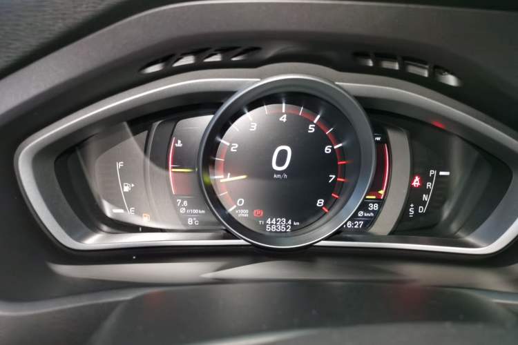 Used Volvo V40 2019 T3 Zhiyi Edition Instrument Cluster
