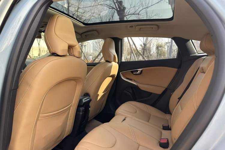 Used Volvo V40 2019 T3 Zhiyi Edition Interior 3